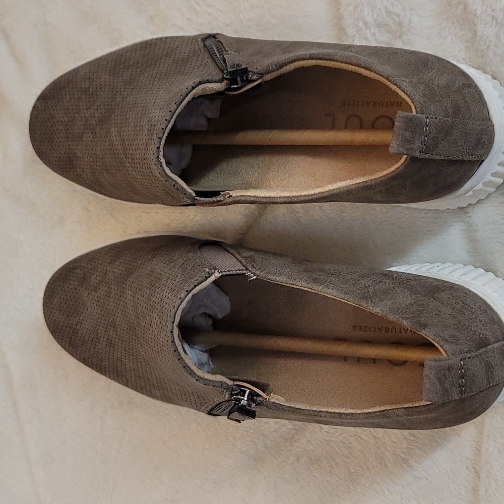 SOUL Naturalizer Turner Side-Zip Slip-On Platform Sneaker - Picture 5 of 8